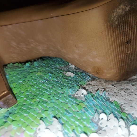 Heels - Picture 4 of 4